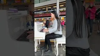 Thumbnail: I Played a Difficult Chopin Sonata at Chopin Airport 🎹